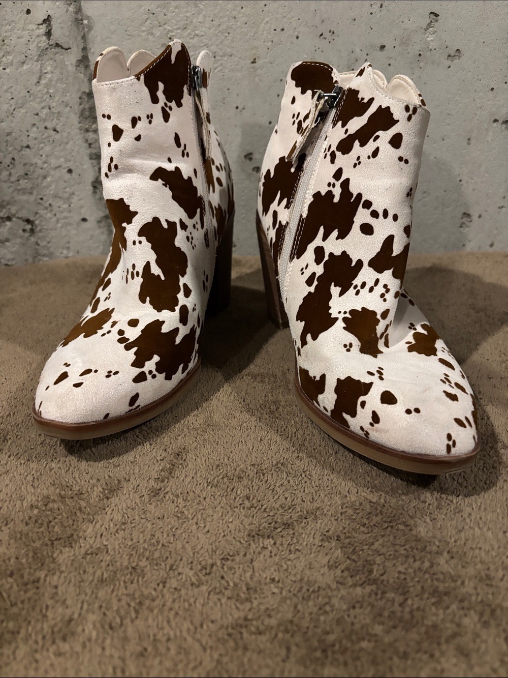 Altar’d State Emery Ivory Tan Brown Cow-Print Almond Toe Ankle Boots - 8.5